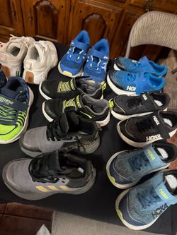 Kids tennis shoes