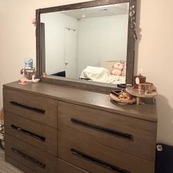 Wooden Dresser With Detachable Mirror 