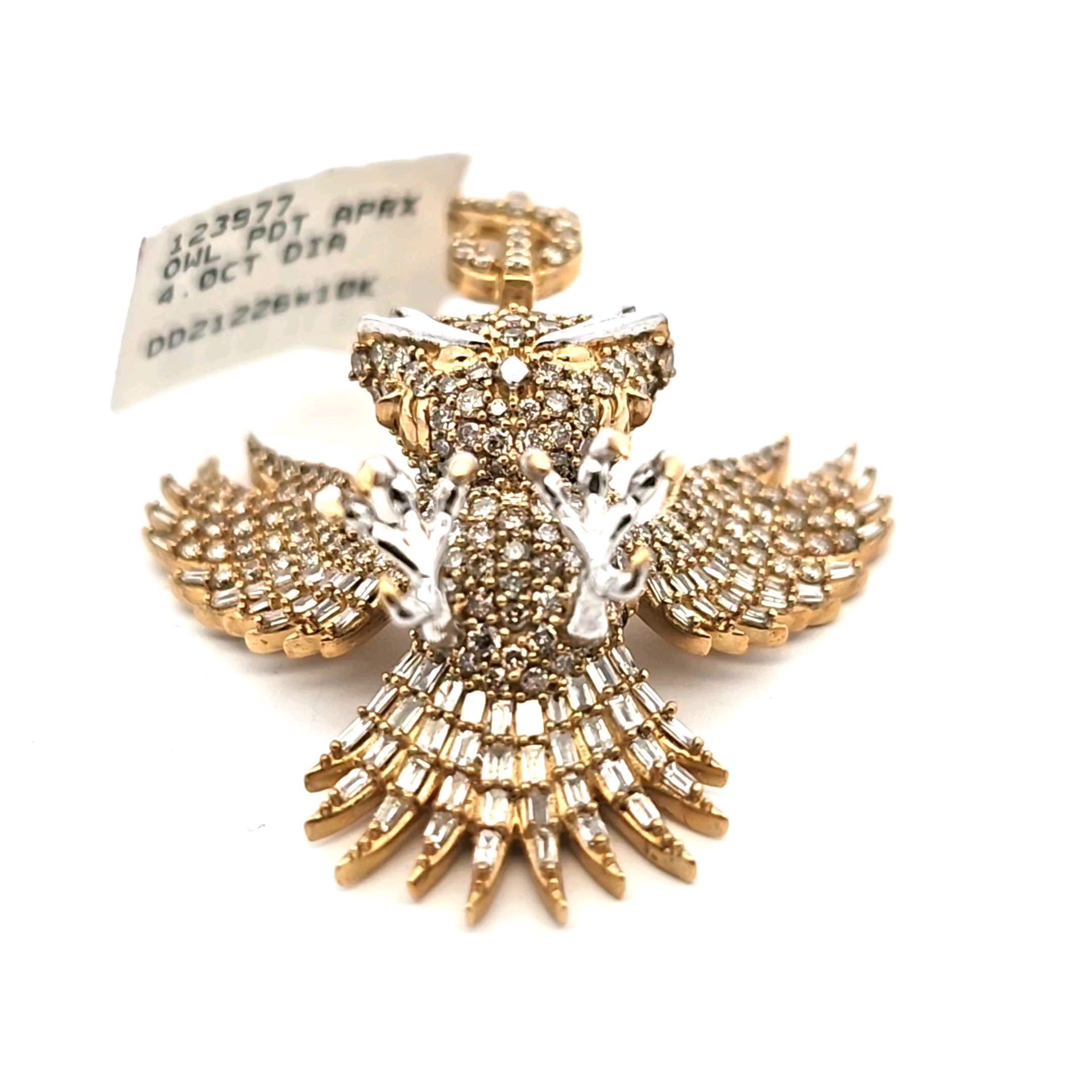 Elegant Gold and Diamond Brooch