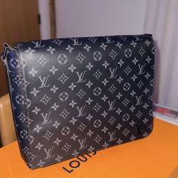 Louis Vuitton Monogram Eclipse Messenger Bag — Excellent Condition