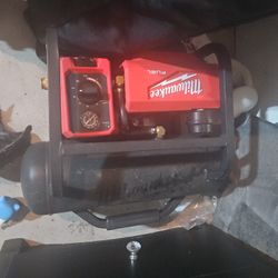 Selling MILWAUKEE BRUSHLESS AND CORDLESS air Compressor