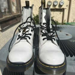 Dr Martens  Boots. Women’s Or Girls 