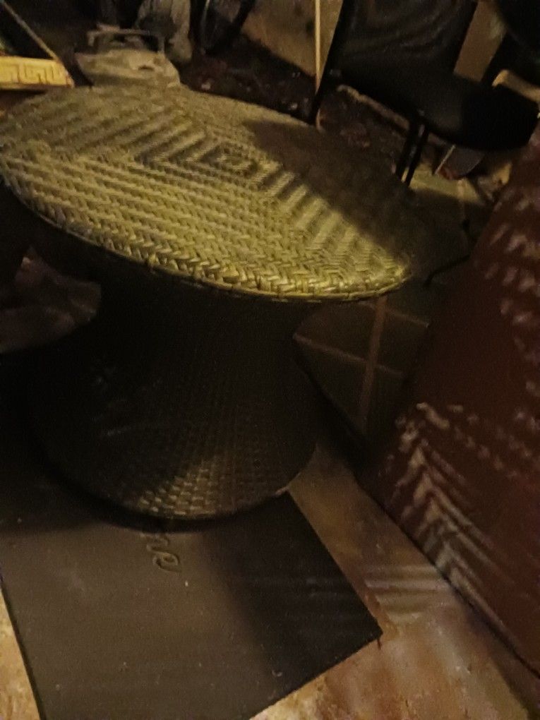Lite Weight Med Sz Patio Porch Table 20 Firm