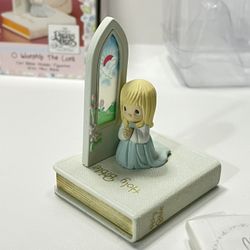 Precious Moments O Worship the Lord - Girl Figurine with Mini Bible w/ Box