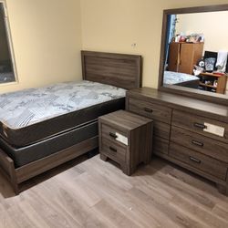 Super Deal 6 Pcs Bedroom Set Bed, 1 Night Stand, Dresser, Mirror & Matt Set Queen: $819