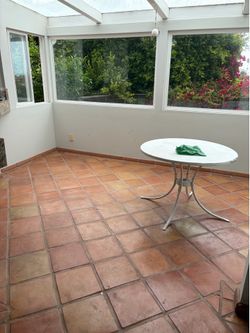 Round iron table