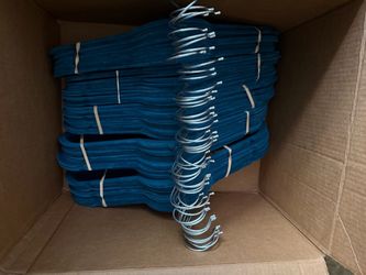 Closet bundle hangers