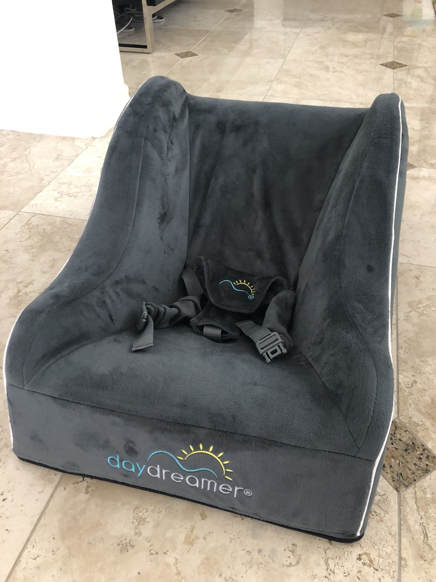 hiccapop Day Dreamer Sleeper Baby Lounger Seat for Infants - Travel Bed - Bassinet Alternative, Charcoal Gray