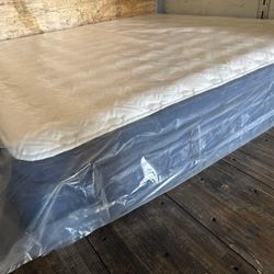 Brand new queen size Stearns & Foster Kirkland pillowtop mattress 