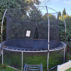 Trampoline, 12 Ft