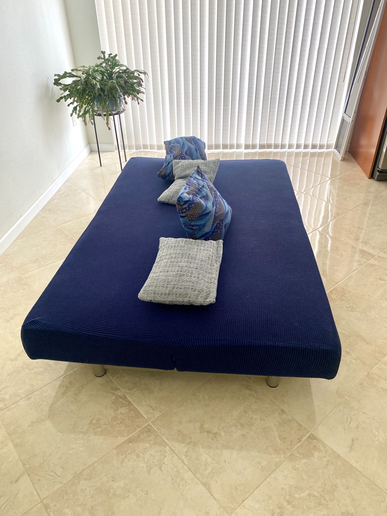 Cama Sofa Convertible Futon