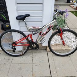 Mountain Bike. Mongoose Dxr al 26