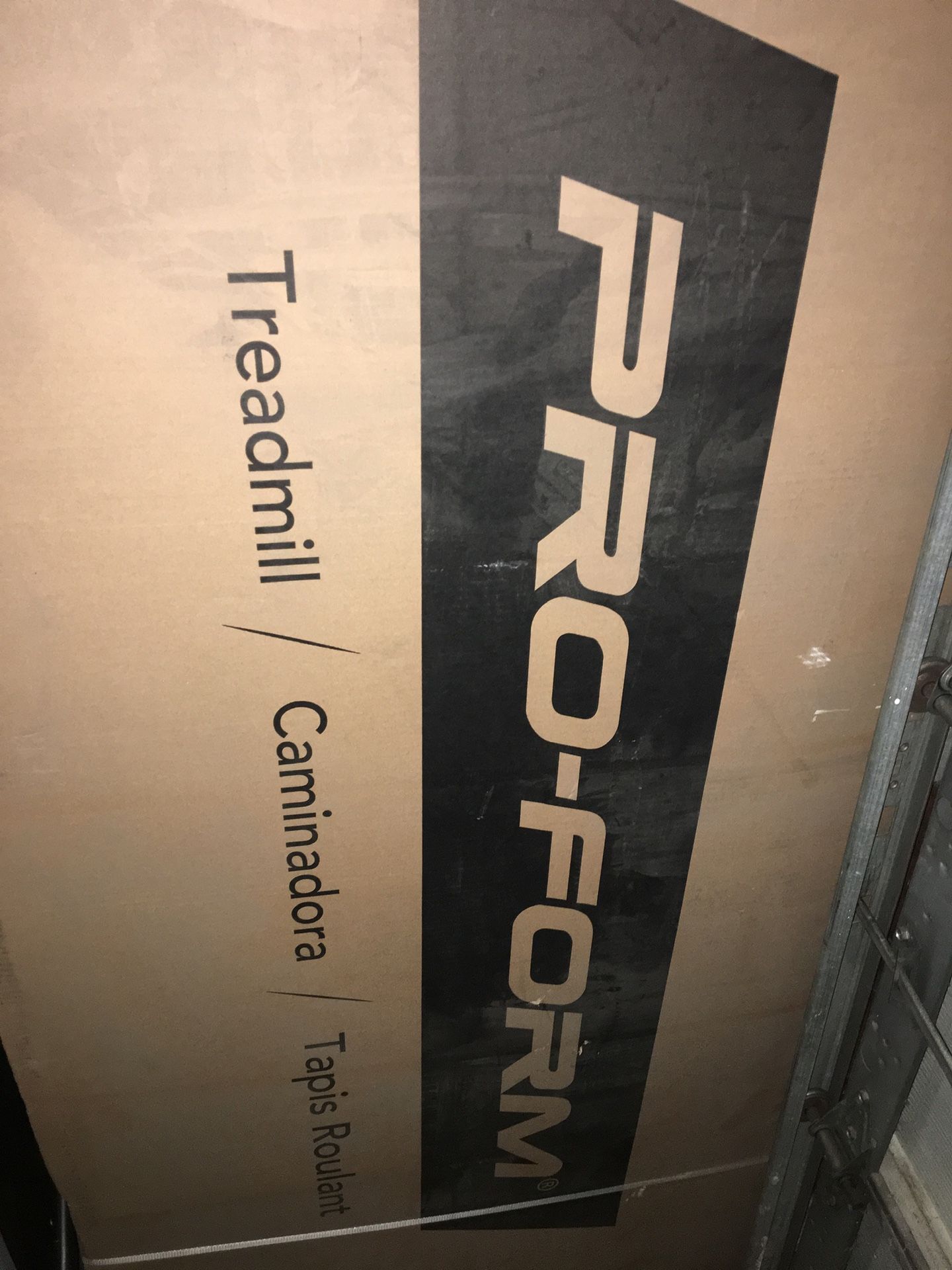 ProForm performance 400i treadmill (BRAND NEW)