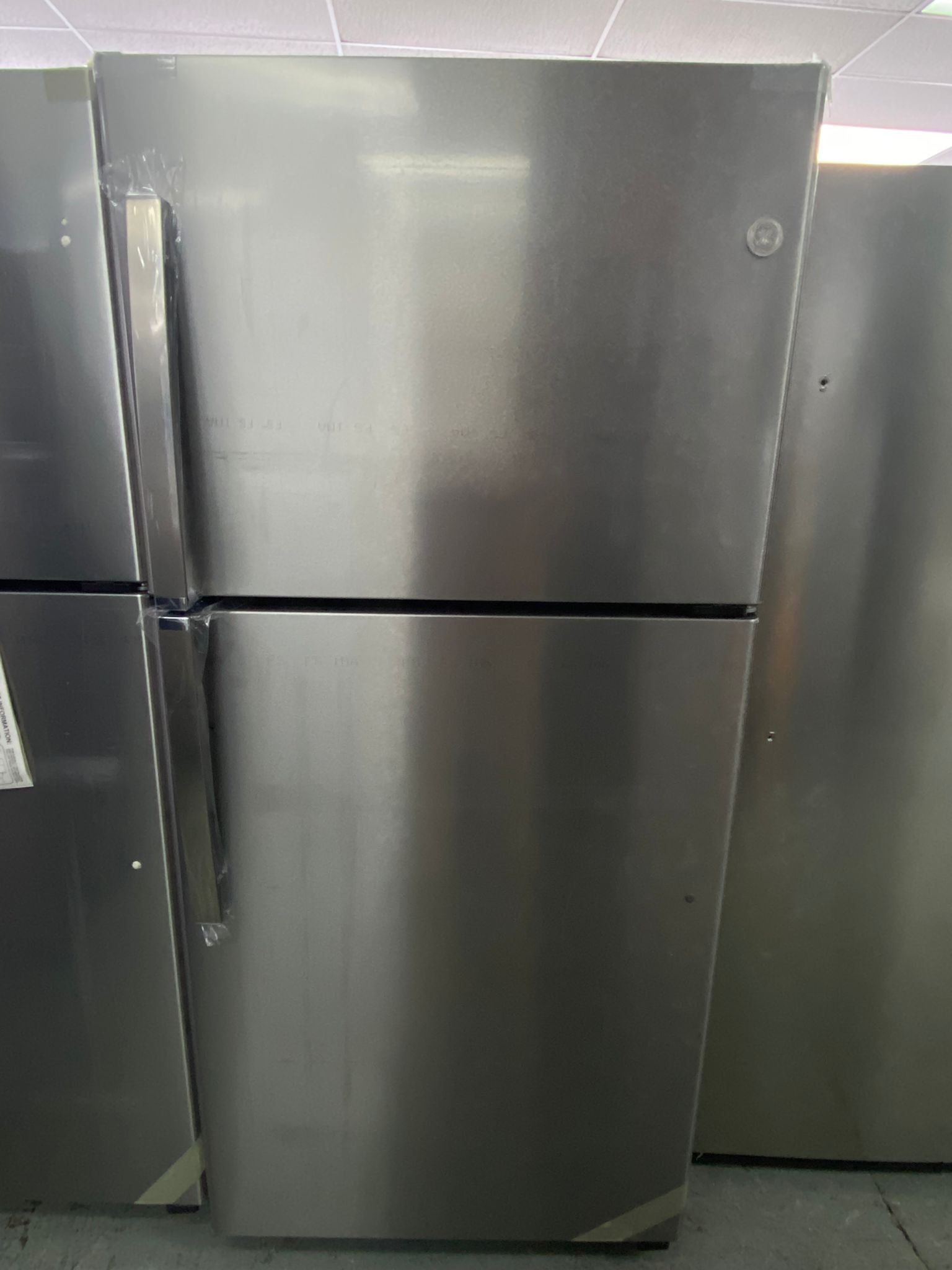 GE REFRIGERATOR 