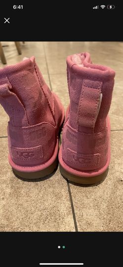 Girl’s Uggs Authentic Size 4 