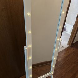 Vanity mirror on stand with lights (all lights work) - $125 obo
