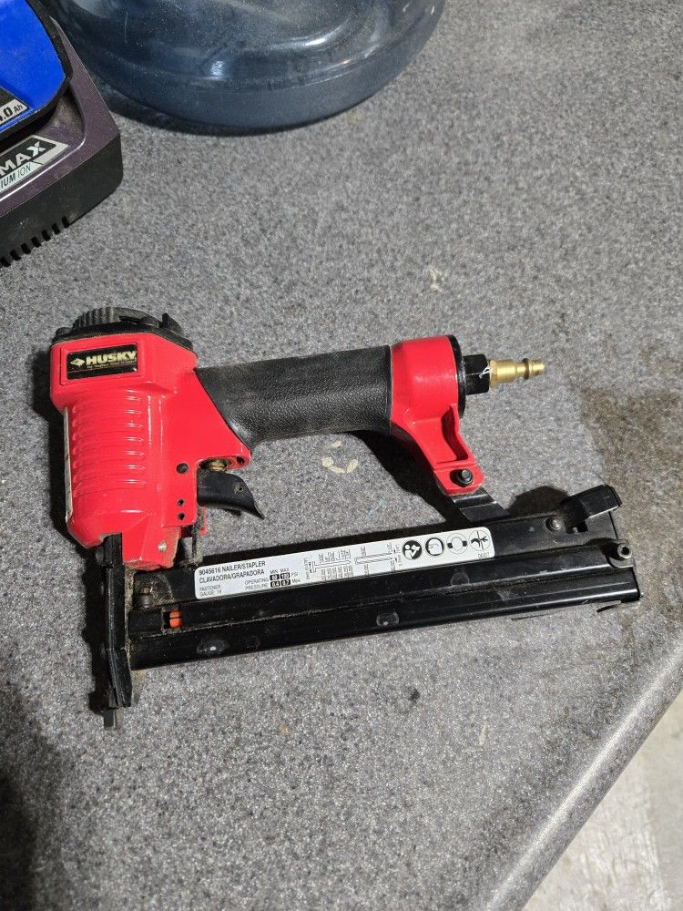 Husky 18 Gauge Nailer/Stapler