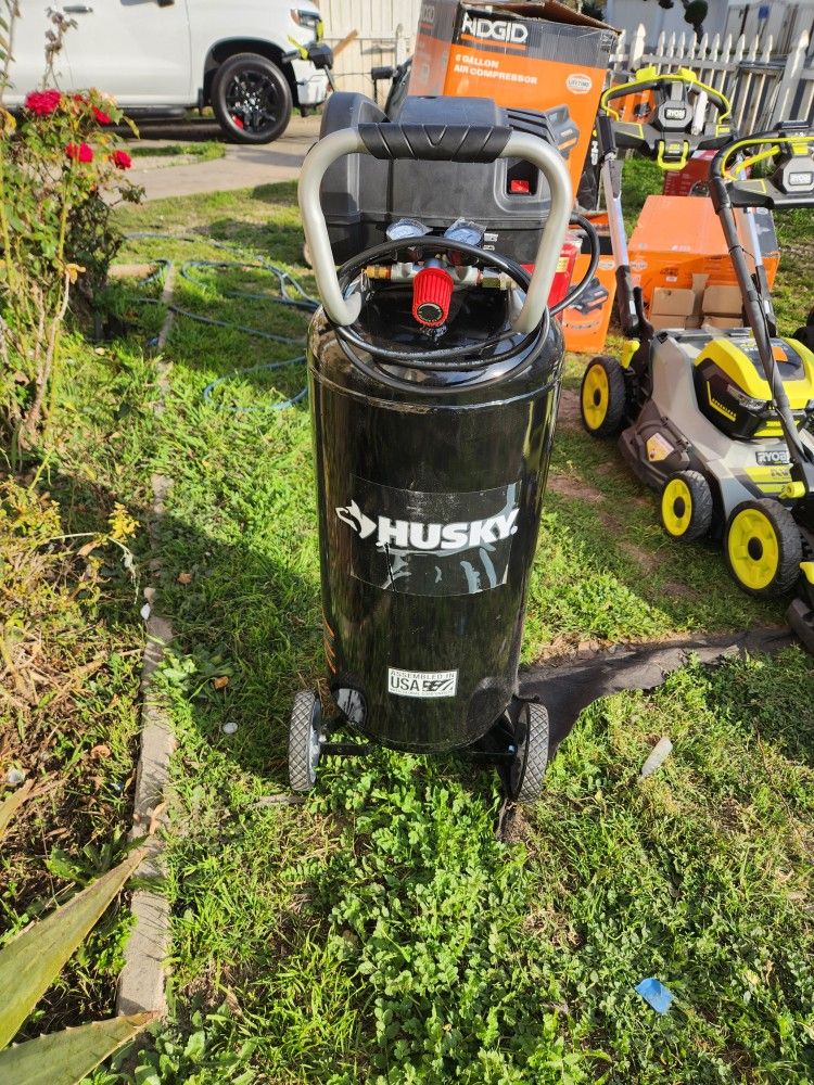Top RatedHusky20 Gal. 200 PSI Oil Free Portable Vertical Electric Air Compressor