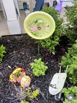 Garden or lawn plates... Homemade. Plenty of designs