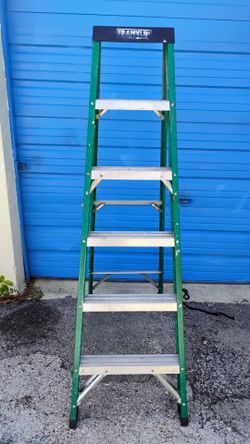 Ladder 6 ft fiberglass ladder