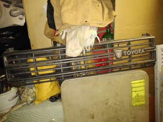 Toyota pickup front grill OEM