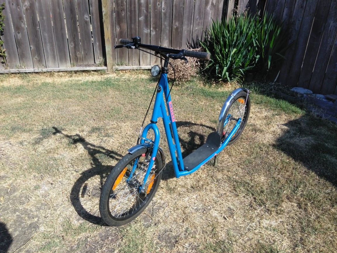 Sidewalker Willy Adult kick scooter