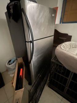 Free Fridge The Wire Is Cut In The Back