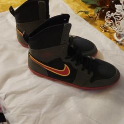 Nike Air Jordan Skinny High shoes Youth size 6Y