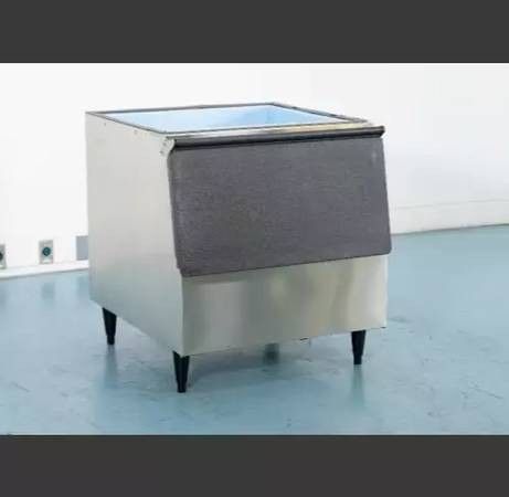 Hoshizaki B-250SF 30" Ice Storage Bin, 250 lb -