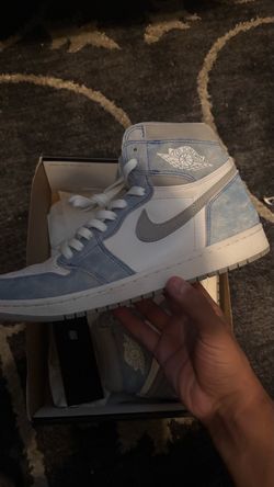 Jordan 1 Hyper Royal