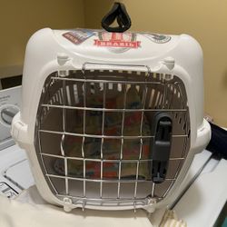 Pet carrier 