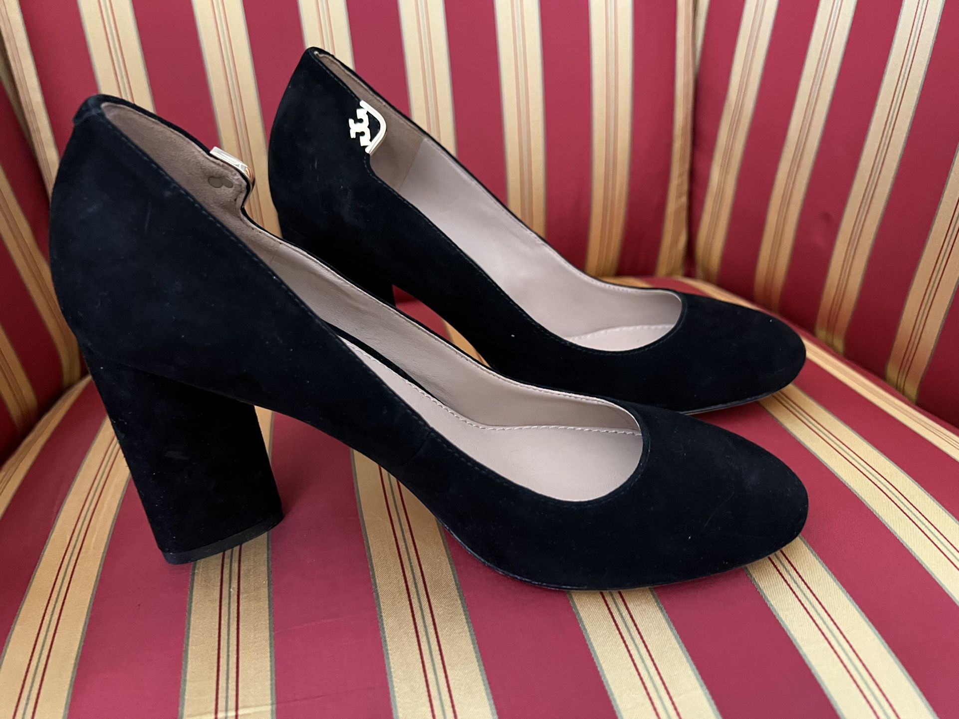 New Tory Burch Suede High Heels Size 7M for Sale in Gretna, NE - OfferUp
