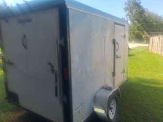 Enclosed trailer