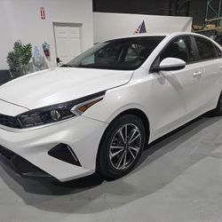 2023 Kia Forte LXS Sedan 4D 😎