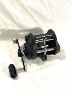 Like new  hardly used Daiwa (Sealine-SL175H) graphite frame, medium, heavy action bait, caster fishing reel
