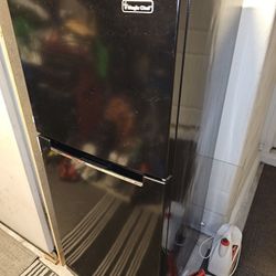 Magic Chef 10.1 cu. ft. Top Freezer Refrigerator in BlackStore SKU # 100(contact info removed)
Internet # (contact info removed)62