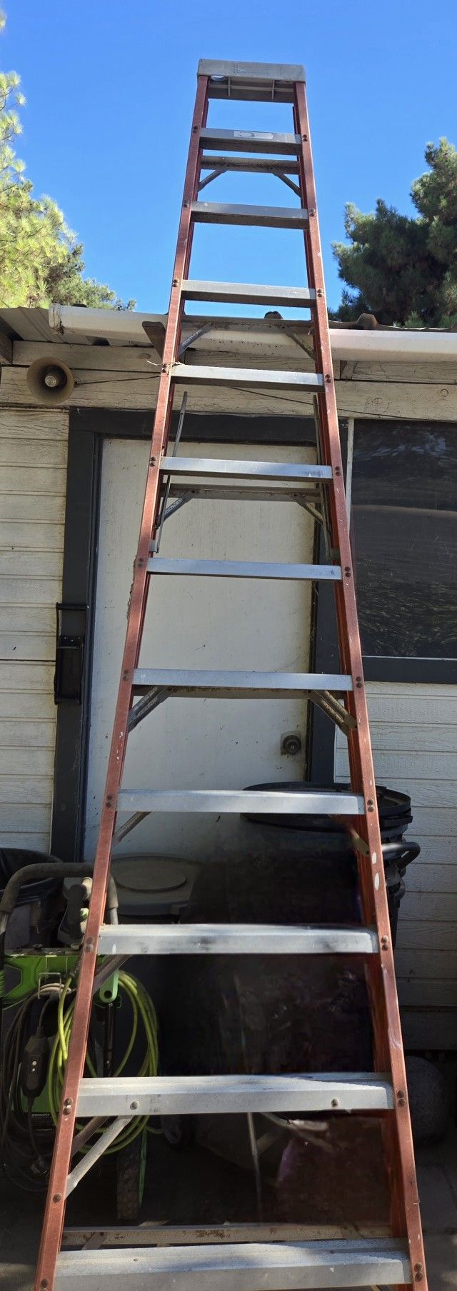 12' Louisville Fiberglass Ladder