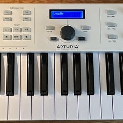 Arturia KeyLab Essential 61 with Hard Case