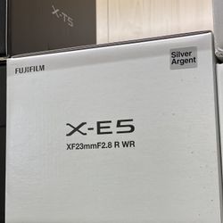 Fujifilm X-E5 // XF 23mm F2.8 Silver