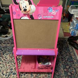 Minnie Mouse Kids Art Stand