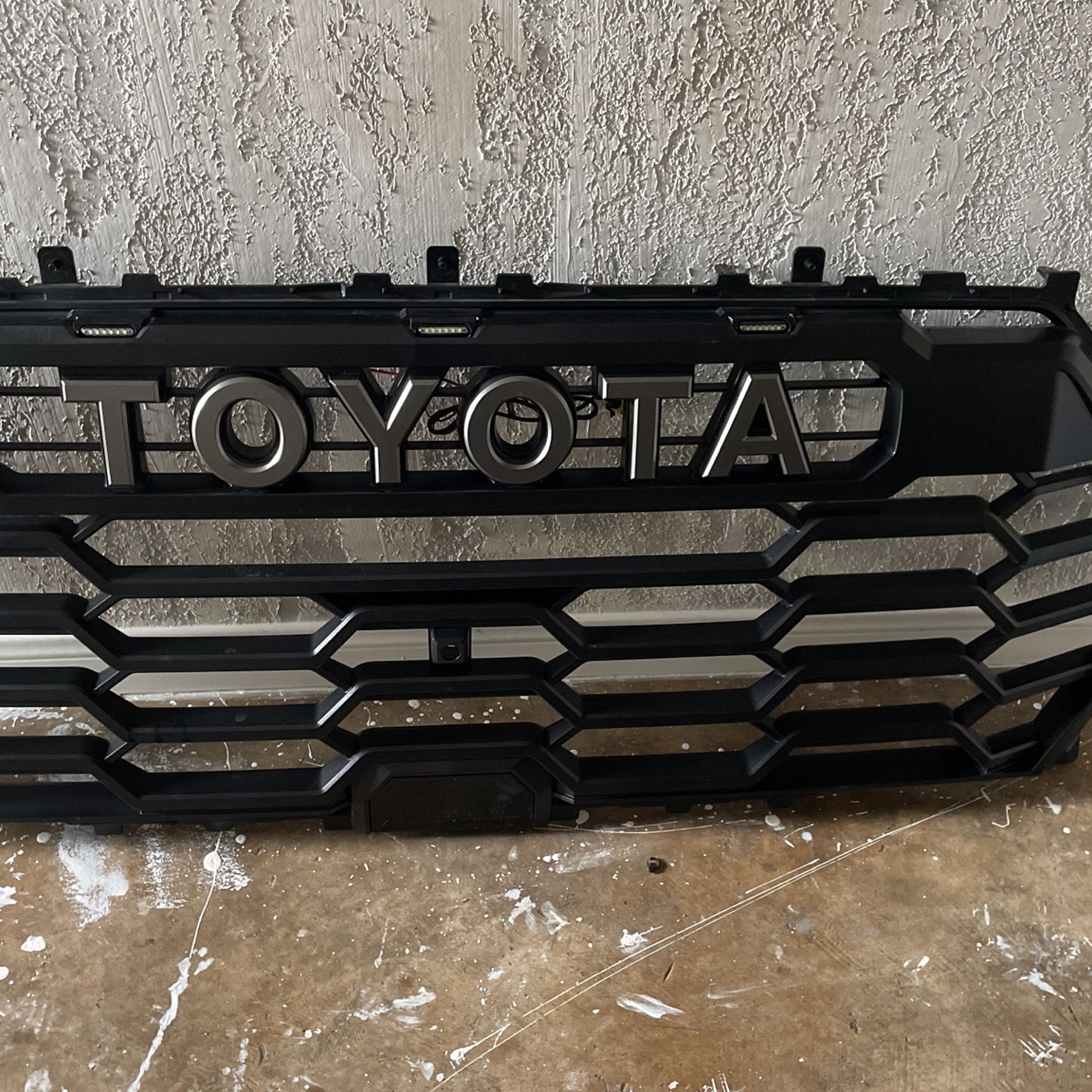 2022 Toyota Tundra Front Trd Pro Grill Oem. for Sale in Houston, TX ...