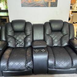 Electric Recline Able Couch 