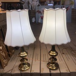 Vintage Pair Lamps From The Early 70S With Scallop Shade💡 In Excellent Condition
