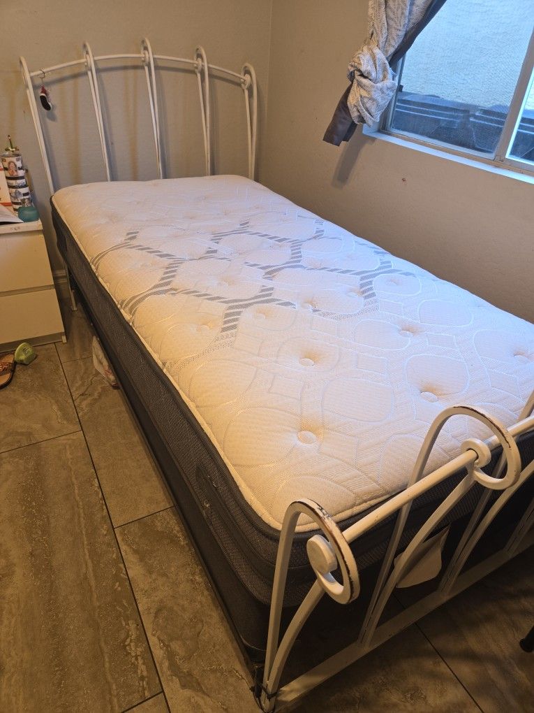 Twin Bed With Matress
