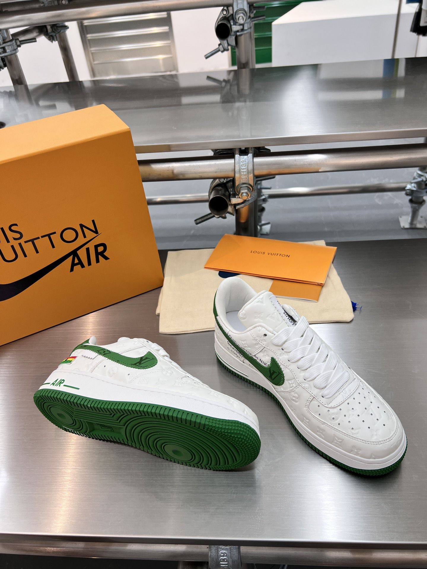 Louis Vuitton Nike Air Force 1 146