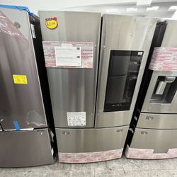 NEW SAMSUNG TOUCH SMART SCREEN REFRIGERATOR WITH ICE DISPENSER