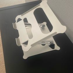 Laptop Stand Rigid And Durable