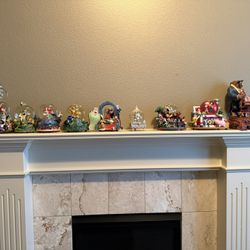 Lot Of 9 Disney Snow globes. 