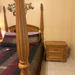 4 PCS Queen Oak Wood Bedroom Set