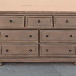 Modern dresser